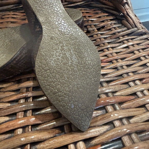 Steve Madden Feather Brown Snakeskin Loafers in size 7. Great condition - Picture 6 of 9